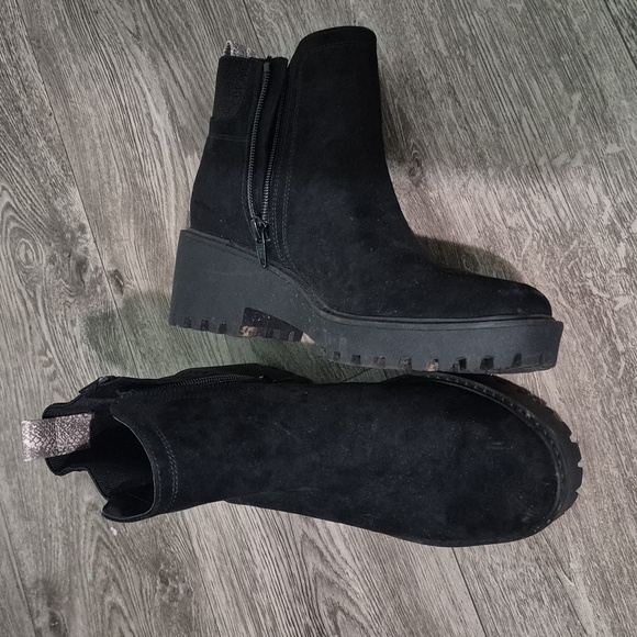 Universal Thread‎ Black Ankle Booties - Picture 2 of 5